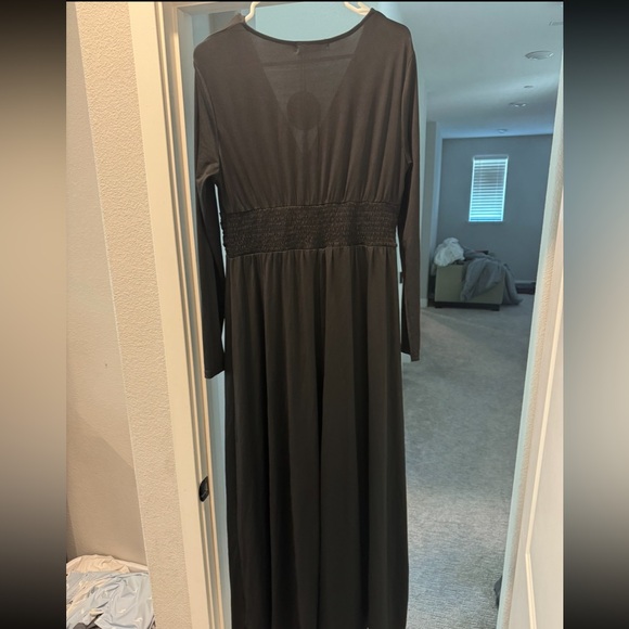 Long sleeve black dress with side slit - size L new with tags - Picture 4 of 4
